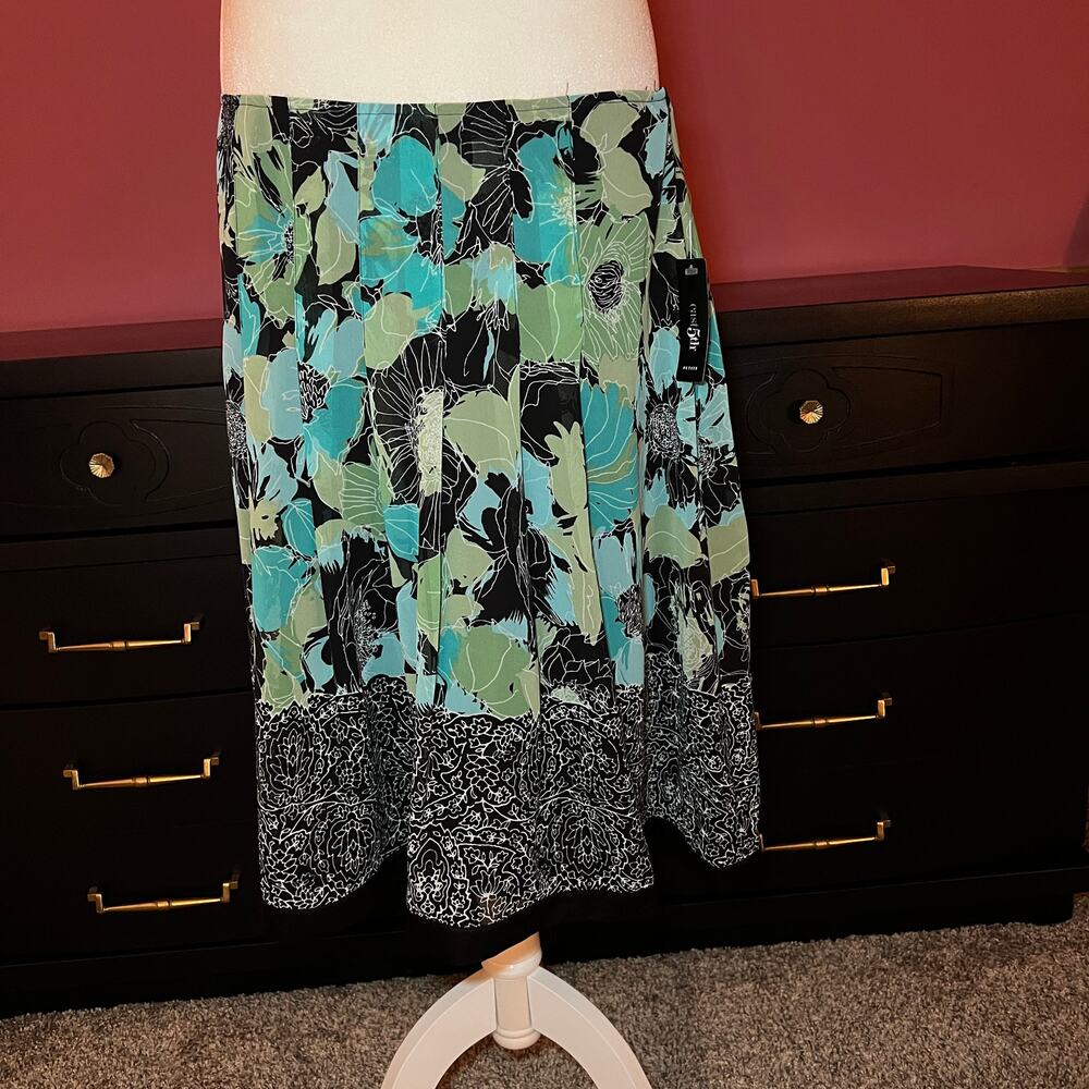NWT East 5th Pleated Drop Waist Muilti color Skirt Size 16P